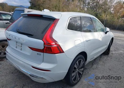 2022 Volvo Xc60 B5 Inscription z USA, uszkodzony, nr VIN YV4L12DL8N1950695